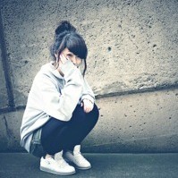 非主流意境女生qq头像_幸福会一触即碎