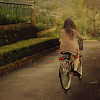 悠闲惬意的非主流女生头像_一个人一样是生活