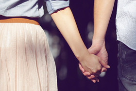 幸福的依赖_甜蜜QQ空间情侣框图素材