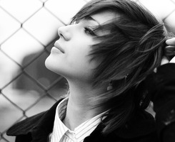 眼角的忧伤 黑白女生qq头像