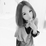 黑白女生qq头像_我是你的无关紧要