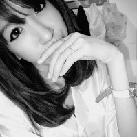 黑白女生qq头像_我是你的无关紧要