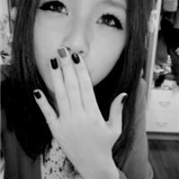 黑白女生qq头像_我是你的无关紧要
