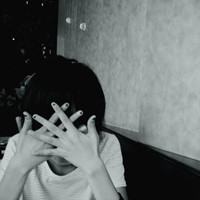 黑白女生qq头像_我是你的无关紧要