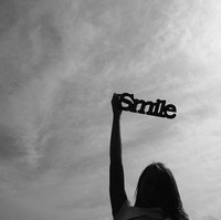 黑白女生qq头像_我是你的无关紧要