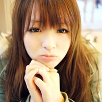 回忆的碎片在脑海挣扎_非主流伤感女生QQ头像