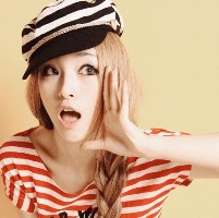 回忆的碎片在脑海挣扎_非主流伤感女生QQ头像