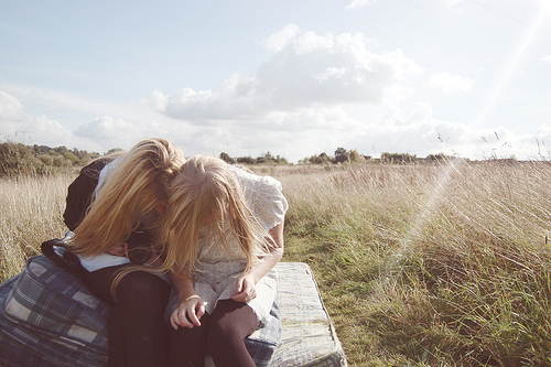 我只能仰视你的容颜_欧美风格阳光女生QQ空间图片素材