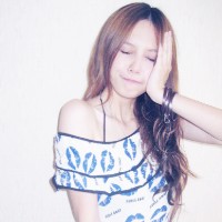 不争气的泪水流过脸颊_非主流意境男女QQ头像