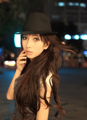 回眸一笑的感动_伤感女生QQ空间意境图片