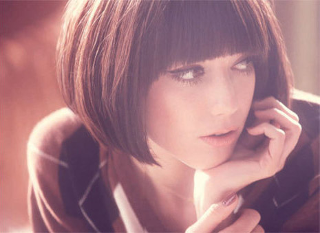 回眸一笑的感动_伤感女生QQ空间意境图片