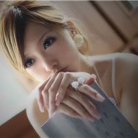 已没有足够的勇气来面对_性感女生QQ头像