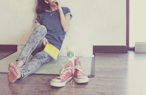 思念总是那么的阴霾_唯美女生意境QQ空间图片素材