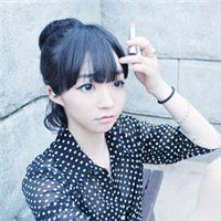 沉湎在一段往事彷徨无奈_唯美性感女生QQ头像