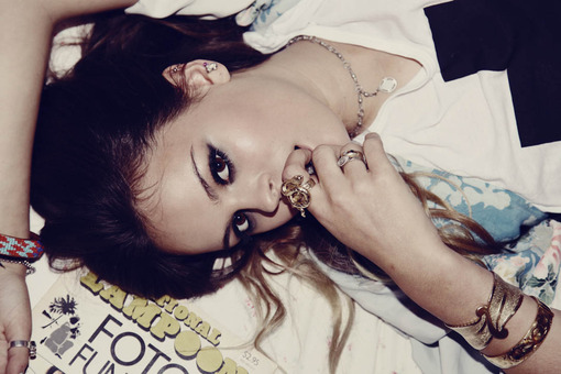 寂寞的人总是很辛苦_潮流时尚欧美女生QQ空间图片素材