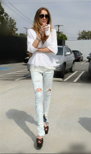 或许只是因为寂寞_野性美QQ空间女生图片素材