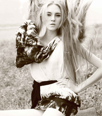 或许只是因为寂寞_野性美QQ空间女生图片素材