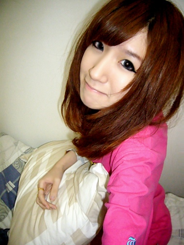 感情不是忧郁的_非主流善良自拍女生QQ空间图片