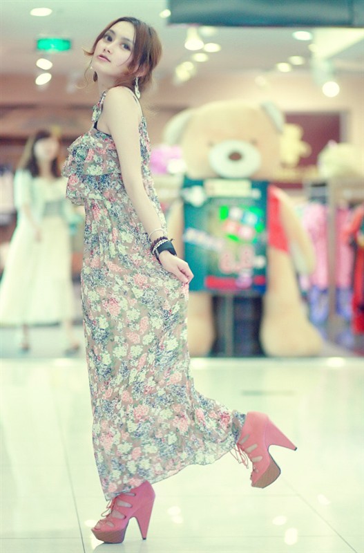 一个人的寂寞很难隐藏_唯美清纯的QQ空间女生图片