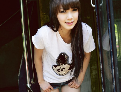 深爱也已是昨昔今非_意境漂亮女生QQ空间图片素材