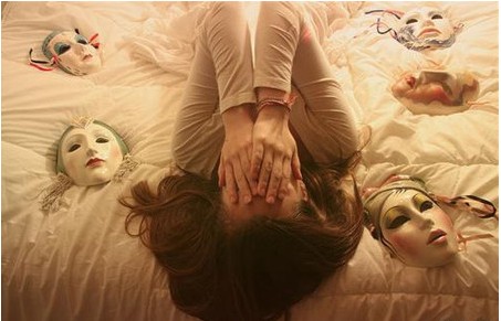 时尚潮人的欧美风格空间素材_虚伪的面具