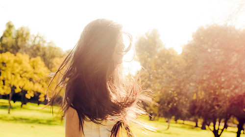 这个世界并不公平_沉溺过去的QQ空间意境女生图片