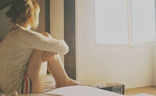 想要忘记孤独_意境女生QQ空间图片素材