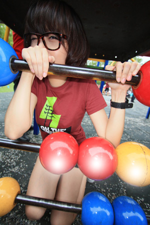 依旧笑的一塌糊涂_时尚潮流的90后女生QQ空间图片