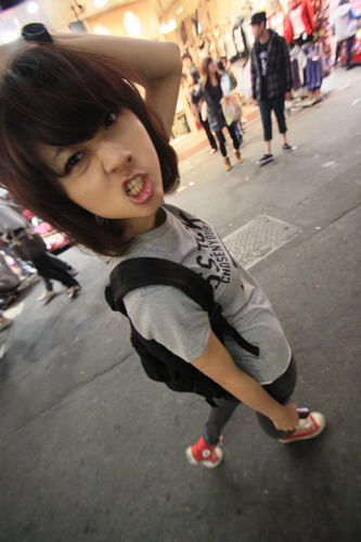 依旧笑的一塌糊涂_时尚潮流的90后女生QQ空间图片