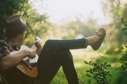 欧美风格的男生空间素材_爱情对我说是奢侈