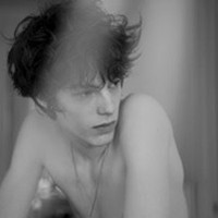 伤感欧美五一男生微信头像大全 年少无知的天真行为