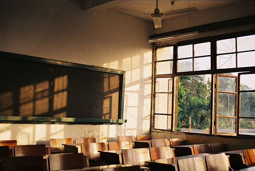 校园课桌图片2015