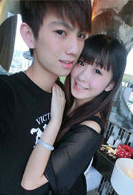 幸福微信情侣皮肤一左一右两张大图 被假象迷惑住的眼睛