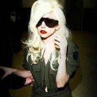 伤感好看的欧美微信女生头像 在你身边所以要坚强