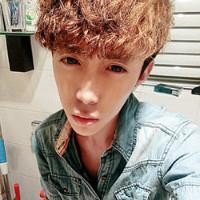 2022帅气耍酷的微信男生头像 坚强是泪在打转还能笑