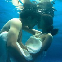 浪漫幸福的情侣微信头像 微笑装作不在意你的嘲笑