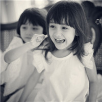 好看的微信姐妹头像一左一右 你给了我幸福的方向