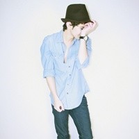 2022微信情侣头像一男一女两张 有时候快乐是需要假装的