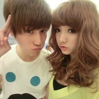 2022情侣微信头像一左一右 暖一颗心要多少年