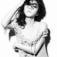 我宁愿所有痛苦都留在心里 也不愿忘记你眼睛