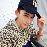 很酷很拽的微信帅气男生头像 我在笑你把别人所给当成理所当然