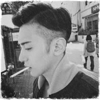 暗色系列男生微信个性头像 我愿意永远微笑着当你们的配角