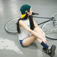 运动型女生微信头像 去了你的城市走了你曾走过的路