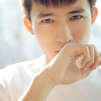 忧郁深沉的微信男生头像2022最新版 我想离开却心有不甘