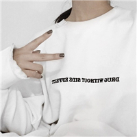 好看的简单微信女生头像 我是配角还是局外人