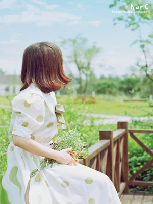 忧郁女生空间图片素材