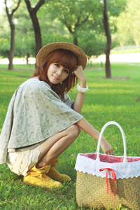 点击图片可在新窗口打开 甜美女生空间素材图片