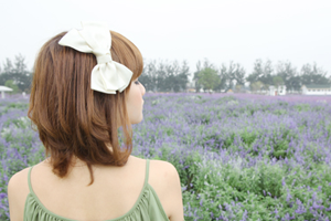 点击图片可在新窗口打开 甜美女生空间素材图片