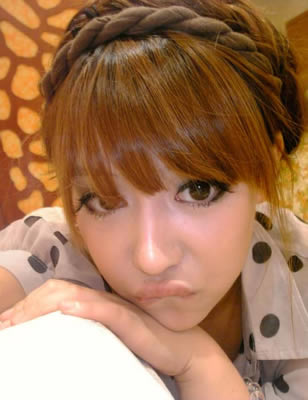 思念总是被时间所取代_相约美好的潮流女生QQ空间素材