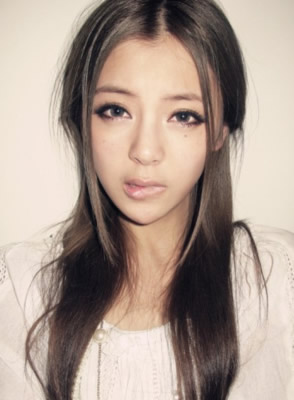 思念总是被时间所取代_相约美好的潮流女生QQ空间素材